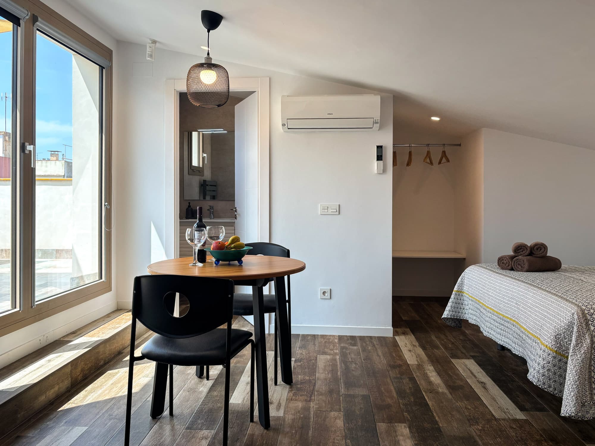 L'Apartament – cuina equipada