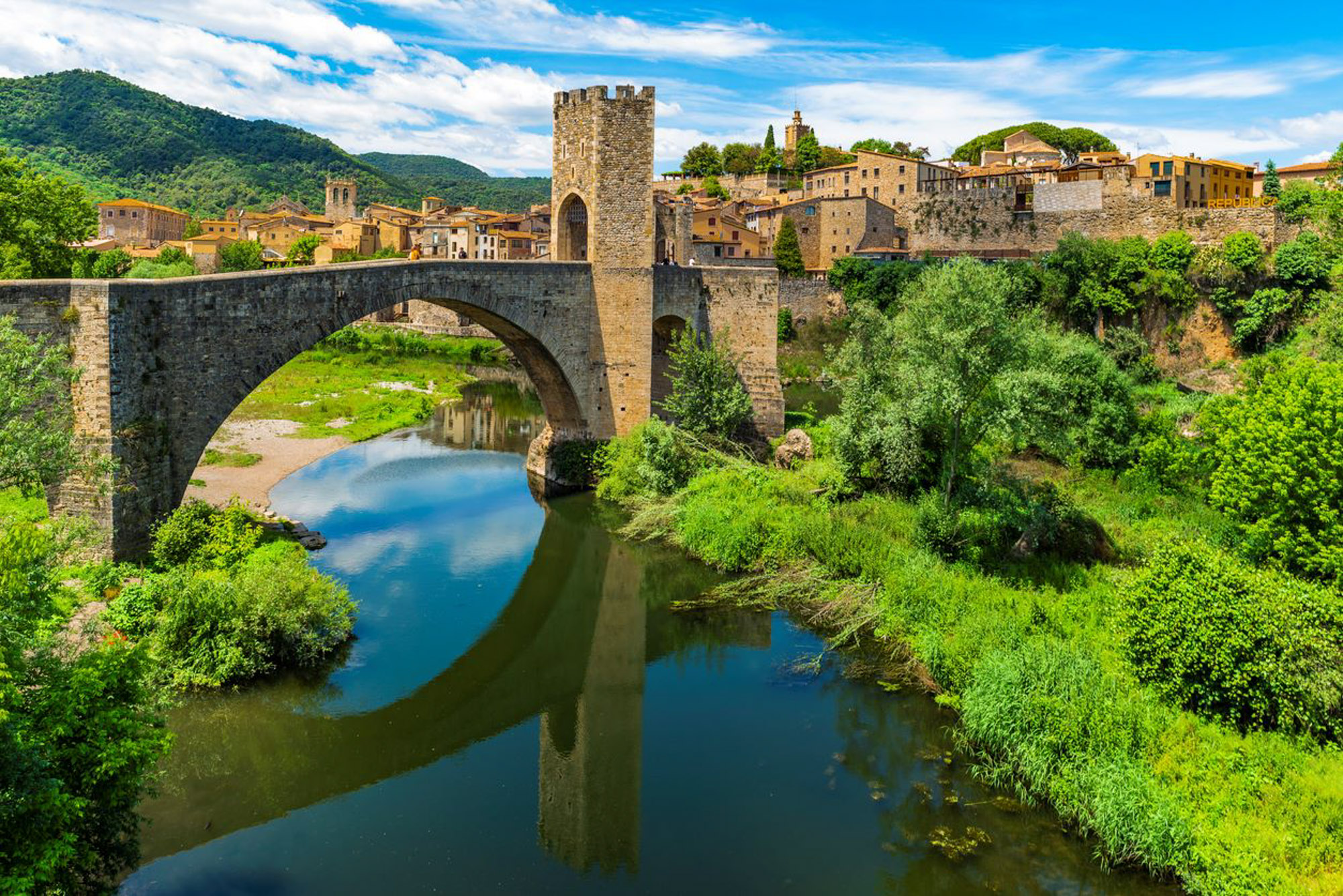 Besalú, village médiéval de l'Alt Empordà à 30 min de Figueres